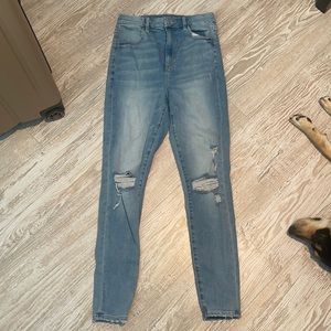 Ripped, high waisted, ne(x)t level stretch, American Eagle jeans